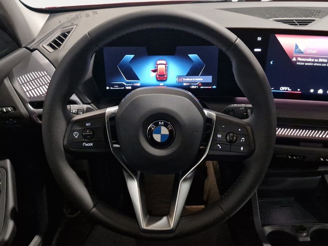 BMW Serie 1 120i color Rojo. Año 2025. 125KW(170CV). Gasolina. En concesionario Movitransa Cars Jerez de Cádiz