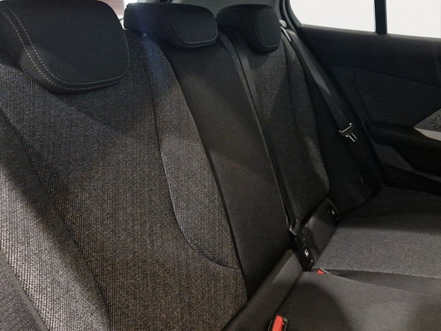 BMW Serie 1 120i color Rojo. Año 2025. 125KW(170CV). Gasolina. En concesionario Movitransa Cars Jerez de Cádiz