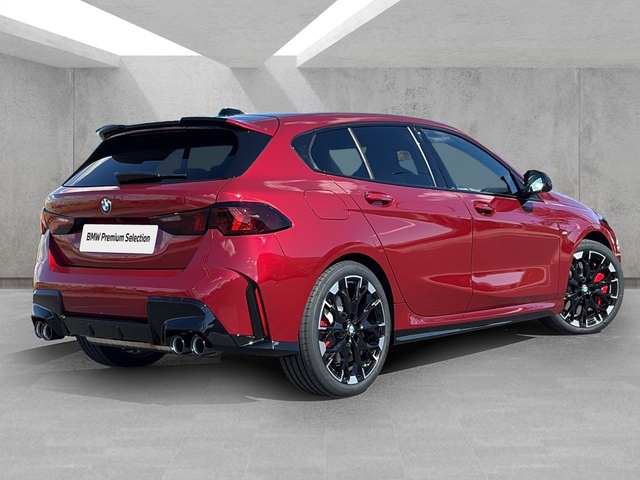 BMW Serie 1 M135i color Rojo. Año 2025. 221KW(300CV). Gasolina. En concesionario BMW Avilcar Ávila de Ávila