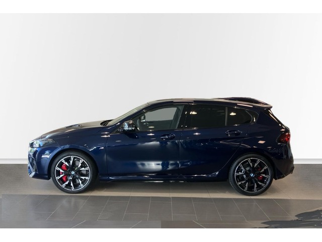 BMW Serie 1 M135i color Azul. Año 2025. 221KW(300CV). Gasolina. En concesionario Proa Premium Palma de Illes Balears