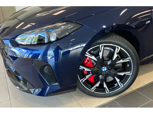 BMW Serie 1 M135i color Azul. Año 2025. 221KW(300CV). Gasolina. En concesionario Proa Premium Palma de Illes Balears