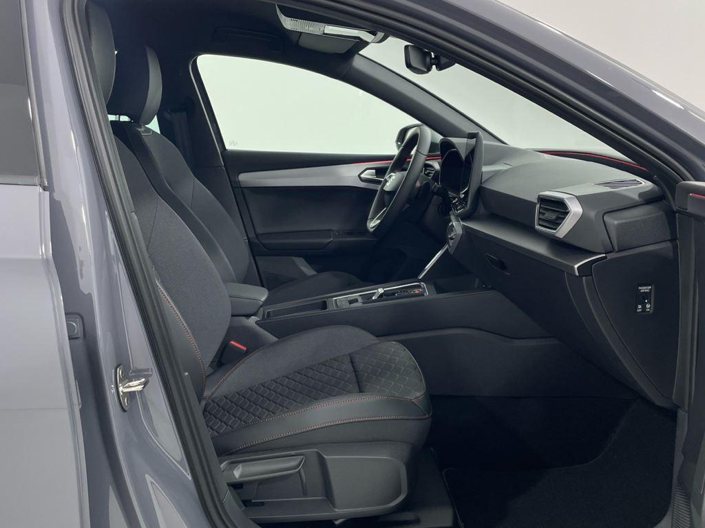 SEAT León 1.5 eTSI en Barcelona