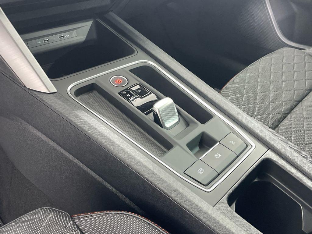 SEAT León 1.5 eTSI en Barcelona