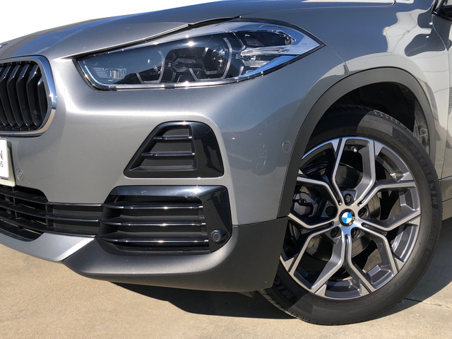 BMW X2 sDrive18i color Gris. Año 2023. 103KW(140CV). Gasolina. En concesionario Momentum S.A. de Madrid