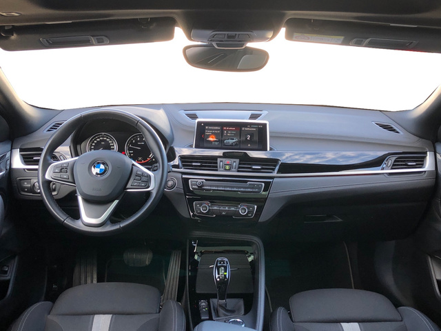 BMW X2 sDrive18i color Gris. Año 2023. 103KW(140CV). Gasolina. En concesionario Momentum S.A. de Madrid