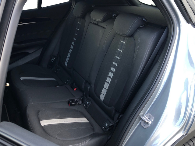 BMW X2 sDrive18i color Gris. Año 2023. 103KW(140CV). Gasolina. En concesionario Momentum S.A. de Madrid