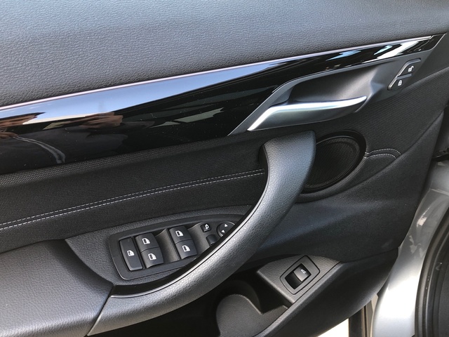 BMW X2 sDrive18i color Gris. Año 2023. 103KW(140CV). Gasolina. En concesionario Momentum S.A. de Madrid