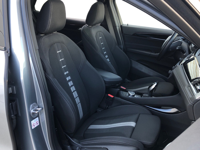 BMW X2 sDrive18i color Gris. Año 2023. 103KW(140CV). Gasolina. En concesionario Momentum S.A. de Madrid