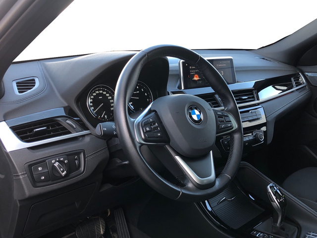BMW X2 sDrive18i color Gris. Año 2023. 103KW(140CV). Gasolina. En concesionario Momentum S.A. de Madrid