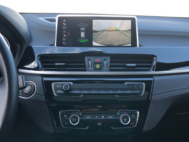 BMW X2 sDrive18i color Gris. Año 2023. 103KW(140CV). Gasolina. En concesionario Momentum S.A. de Madrid