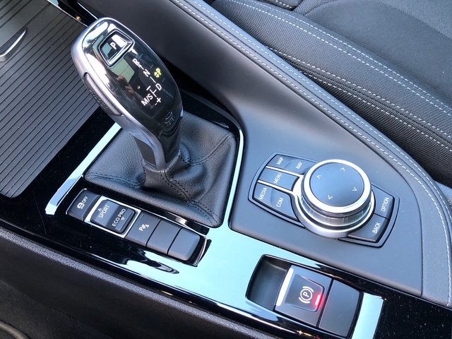 BMW X2 sDrive18i color Gris. Año 2023. 103KW(140CV). Gasolina. En concesionario Momentum S.A. de Madrid