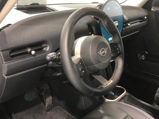 fotoG 15 del MINI MINI 5 Puertas Cooper C 115 kW (156 CV) 156cv Gasolina del 2025 en Madrid