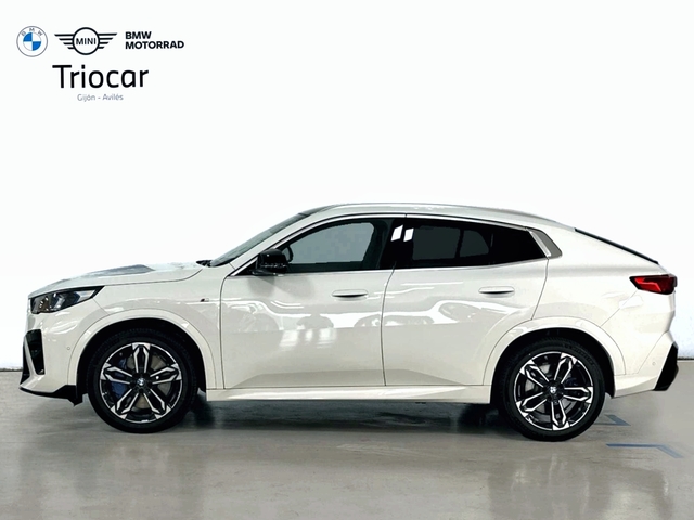 BMW X2 M35i color Blanco. Año 2024. 221KW(300CV). Gasolina. En concesionario Triocar Gijón (Bmw y Mini) de Asturias