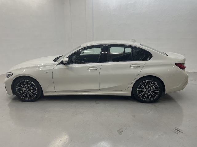 BMW Serie 3 320d color Blanco. Año 2021. 140KW(190CV). Diésel. En concesionario Cabrero Motorsport de Huesca