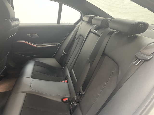 BMW Serie 3 320d color Blanco. Año 2021. 140KW(190CV). Diésel. En concesionario Cabrero Motorsport de Huesca