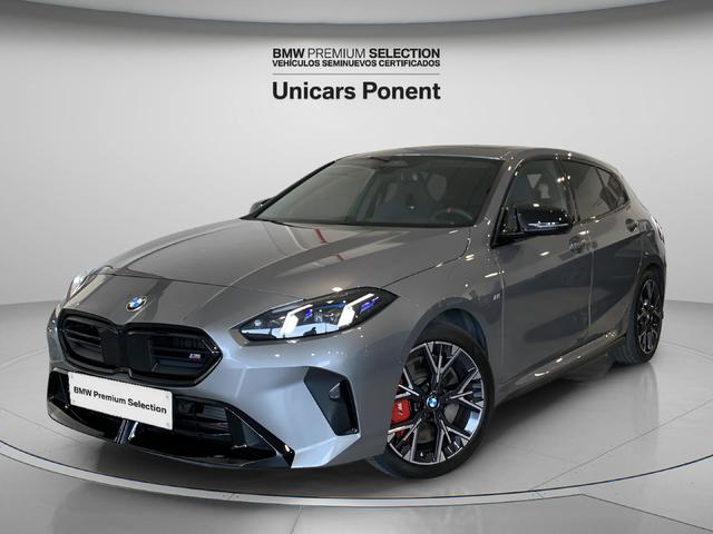 BMW Serie 1 M135i color Gris. Año 2025. 221KW(300CV). Gasolina. En concesionario Unicars Ponent de Lleida