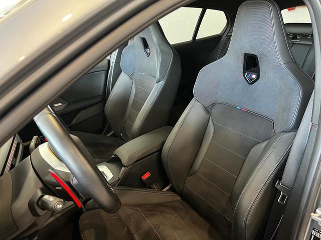 BMW Serie 1 M135i color Gris. Año 2025. 221KW(300CV). Gasolina. En concesionario Unicars Ponent de Lleida