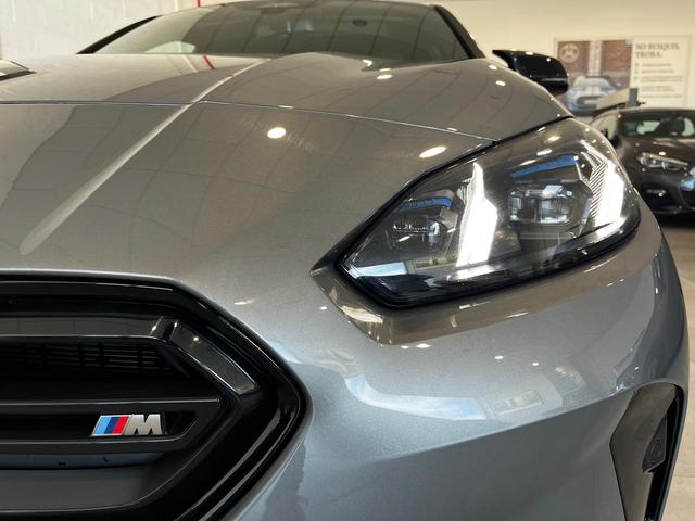 BMW Serie 1 M135i color Gris. Año 2025. 221KW(300CV). Gasolina. En concesionario Unicars Ponent de Lleida