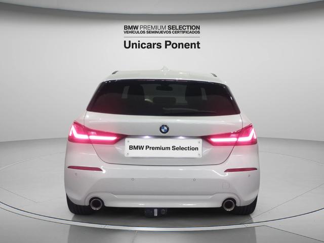 BMW Serie 1 118d color Blanco. Año 2022. 110KW(150CV). Diésel. En concesionario Unicars Ponent de Lleida