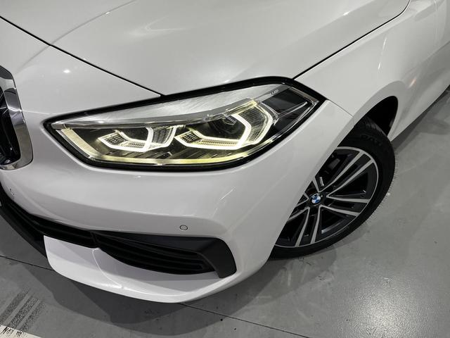 BMW Serie 1 118d color Blanco. Año 2022. 110KW(150CV). Diésel. En concesionario Unicars Ponent de Lleida