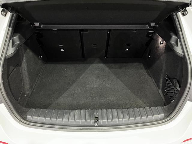 BMW Serie 1 118d color Blanco. Año 2022. 110KW(150CV). Diésel. En concesionario Unicars Ponent de Lleida