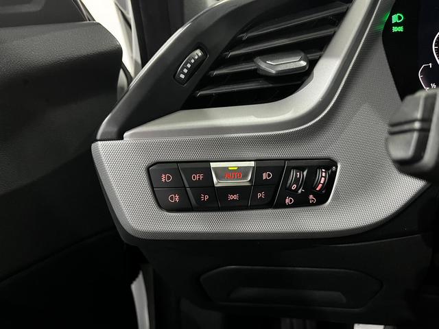 BMW Serie 1 118d color Blanco. Año 2022. 110KW(150CV). Diésel. En concesionario Unicars Ponent de Lleida