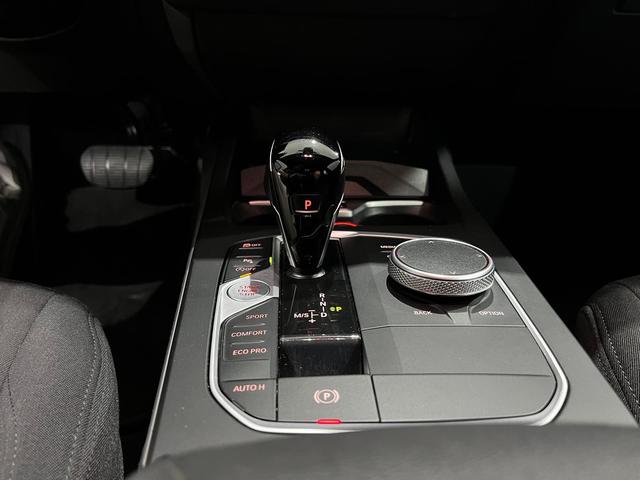 BMW Serie 1 118d color Blanco. Año 2022. 110KW(150CV). Diésel. En concesionario Unicars Ponent de Lleida