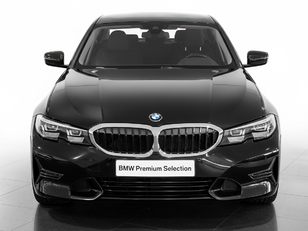 Fotos de BMW Serie 3 318d color Negro. Año 2019. 110KW(150CV). Diésel. En concesionario Caetano Cuzco Raimundo Fernandez Villaverde, 45 de Madrid