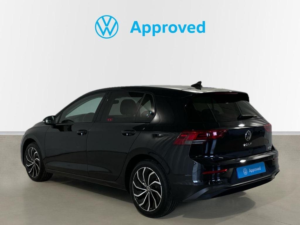 Volkswagen Golf 1.5 eTSI en Barcelona