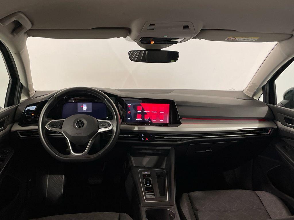 Volkswagen Golf 1.5 eTSI en Barcelona