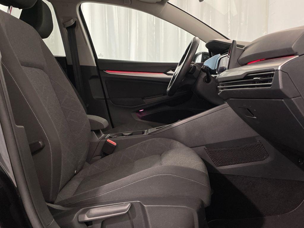 Volkswagen Golf 1.5 eTSI en Barcelona