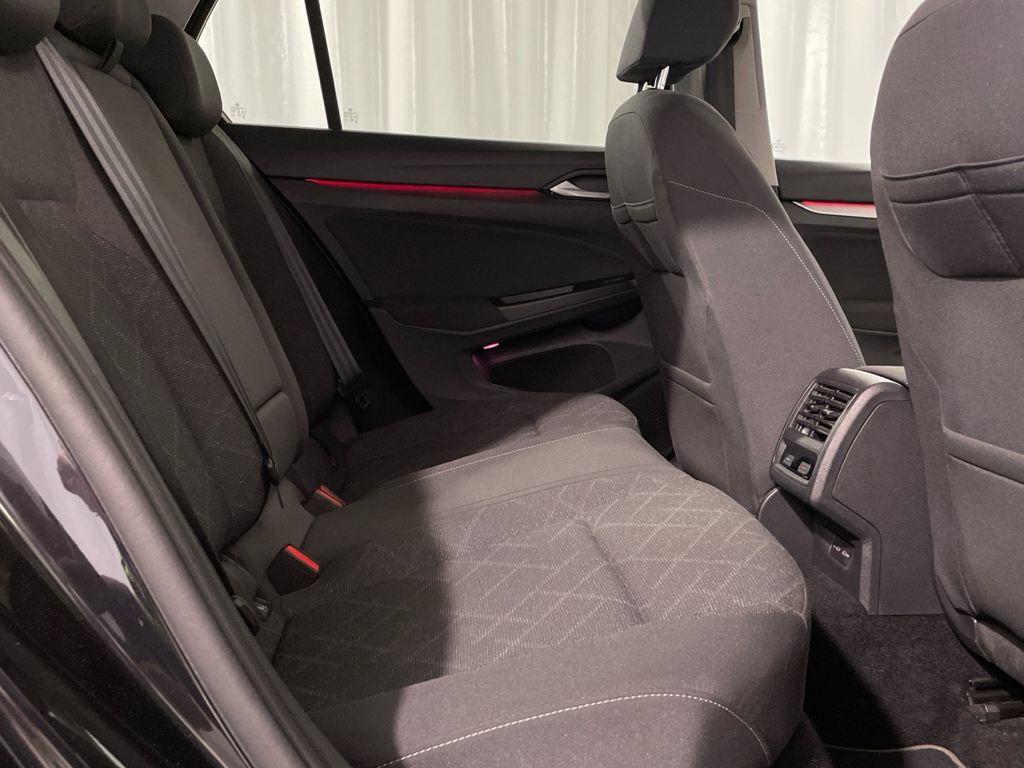 Volkswagen Golf 1.5 eTSI en Barcelona