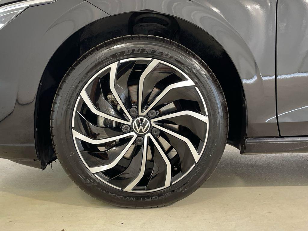 Volkswagen Golf 1.5 eTSI en Barcelona