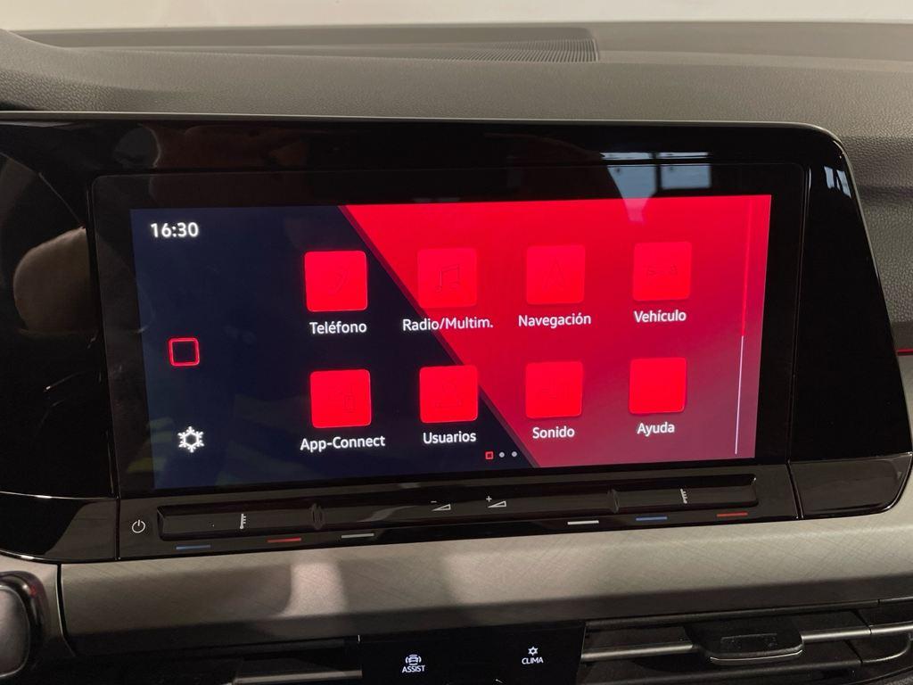 Volkswagen Golf 1.5 eTSI en Barcelona