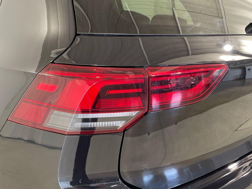 Volkswagen Golf 1.5 eTSI en Barcelona