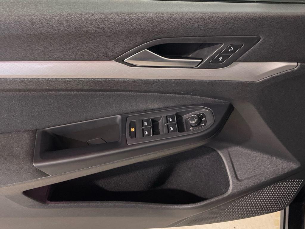 Volkswagen Golf 1.5 eTSI en Barcelona