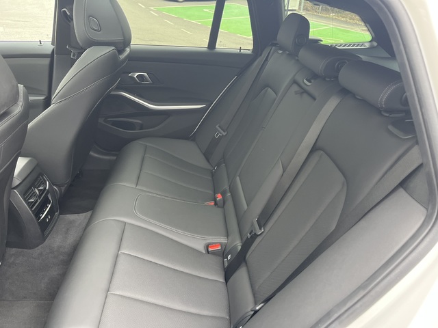 BMW Serie 3 318d Touring color Blanco. Año 2025. 110KW(150CV). Diésel. En concesionario Novomóvil Oleiros de Coruña