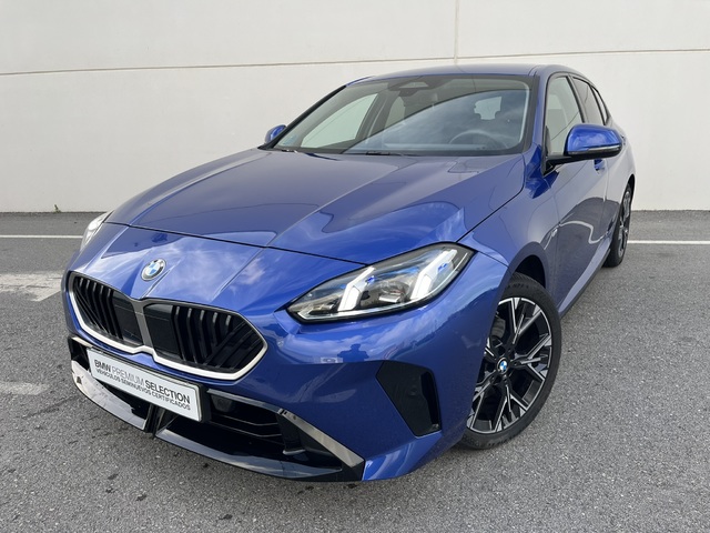 BMW Serie 1 120d color Azul. Año 2024. 120KW(163CV). Diésel. En concesionario Novomóvil Oleiros de Coruña