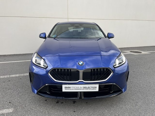 BMW Serie 1 120d color Azul. Año 2024. 120KW(163CV). Diésel. En concesionario Novomóvil Oleiros de Coruña