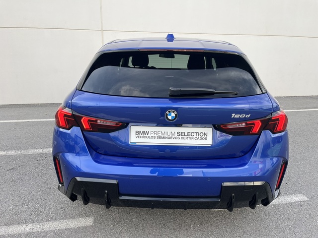 BMW Serie 1 120d color Azul. Año 2024. 120KW(163CV). Diésel. En concesionario Novomóvil Oleiros de Coruña