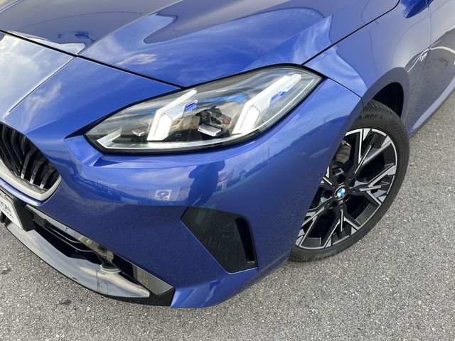 BMW Serie 1 120d color Azul. Año 2024. 120KW(163CV). Diésel. En concesionario Novomóvil Oleiros de Coruña