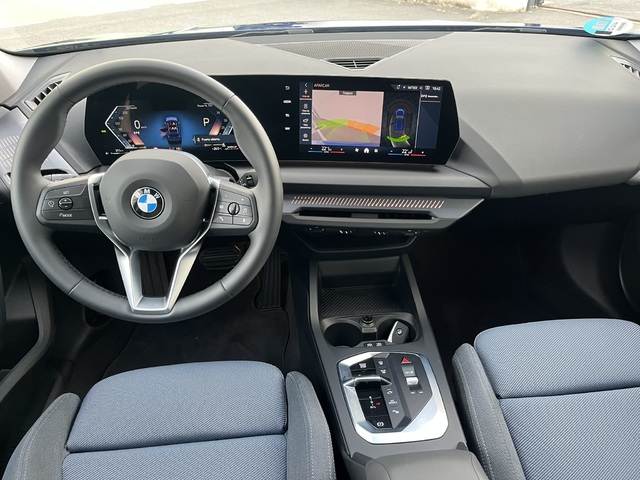 BMW Serie 1 120d color Azul. Año 2024. 120KW(163CV). Diésel. En concesionario Novomóvil Oleiros de Coruña