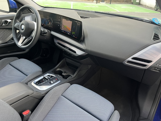 BMW Serie 1 120d color Azul. Año 2024. 120KW(163CV). Diésel. En concesionario Novomóvil Oleiros de Coruña