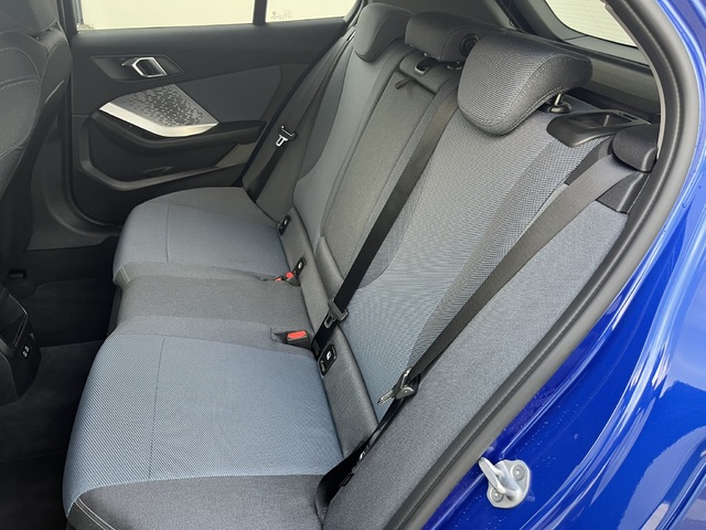 BMW Serie 1 120d color Azul. Año 2024. 120KW(163CV). Diésel. En concesionario Novomóvil Oleiros de Coruña