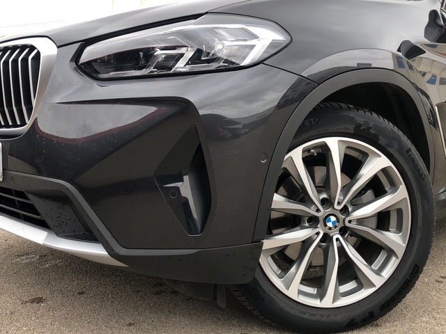 BMW X3 xDrive20d color Gris. Año 2024. 140KW(190CV). Diésel. En concesionario Vehinter Getafe de Madrid