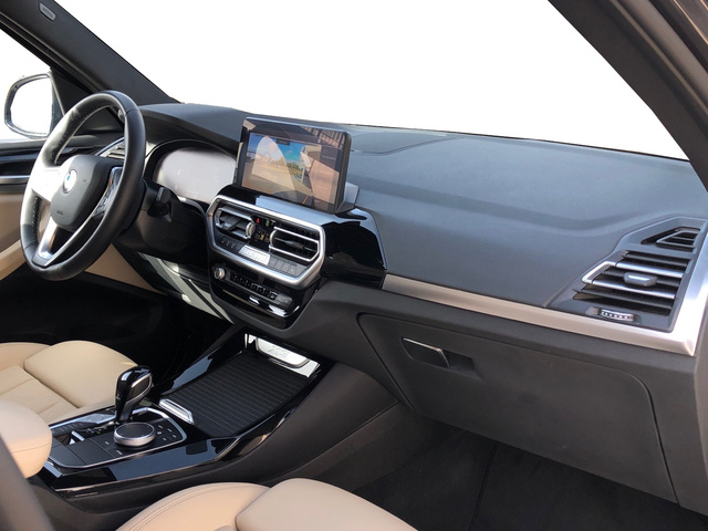 BMW X3 xDrive20d color Gris. Año 2024. 140KW(190CV). Diésel. En concesionario Vehinter Getafe de Madrid