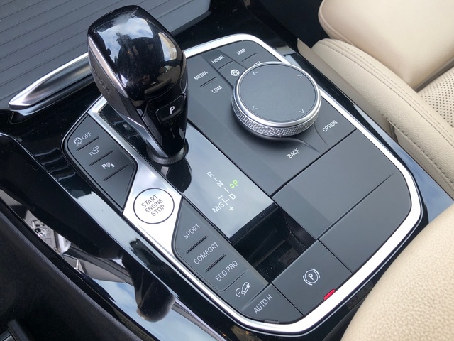 BMW X3 xDrive20d color Gris. Año 2024. 140KW(190CV). Diésel. En concesionario Vehinter Getafe de Madrid