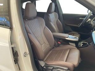 BMW X1 sDrive20d color Blanco. Año 2024. 120KW(163CV). Diésel. En concesionario Vehinter Getafe de Madrid