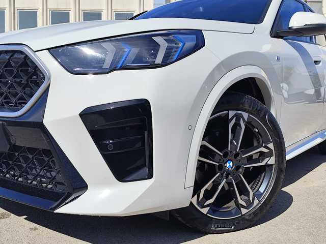 BMW X2 sDrive18d color Blanco. Año 2025. 110KW(150CV). Diésel. En concesionario Vehinter Getafe de Madrid