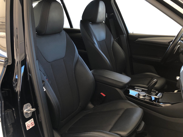 BMW X3 xDrive30d color Negro. Año 2021. 210KW(286CV). Diésel. En concesionario Vehinter Getafe de Madrid